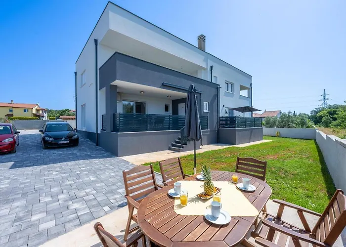 Domus Alba Apartments