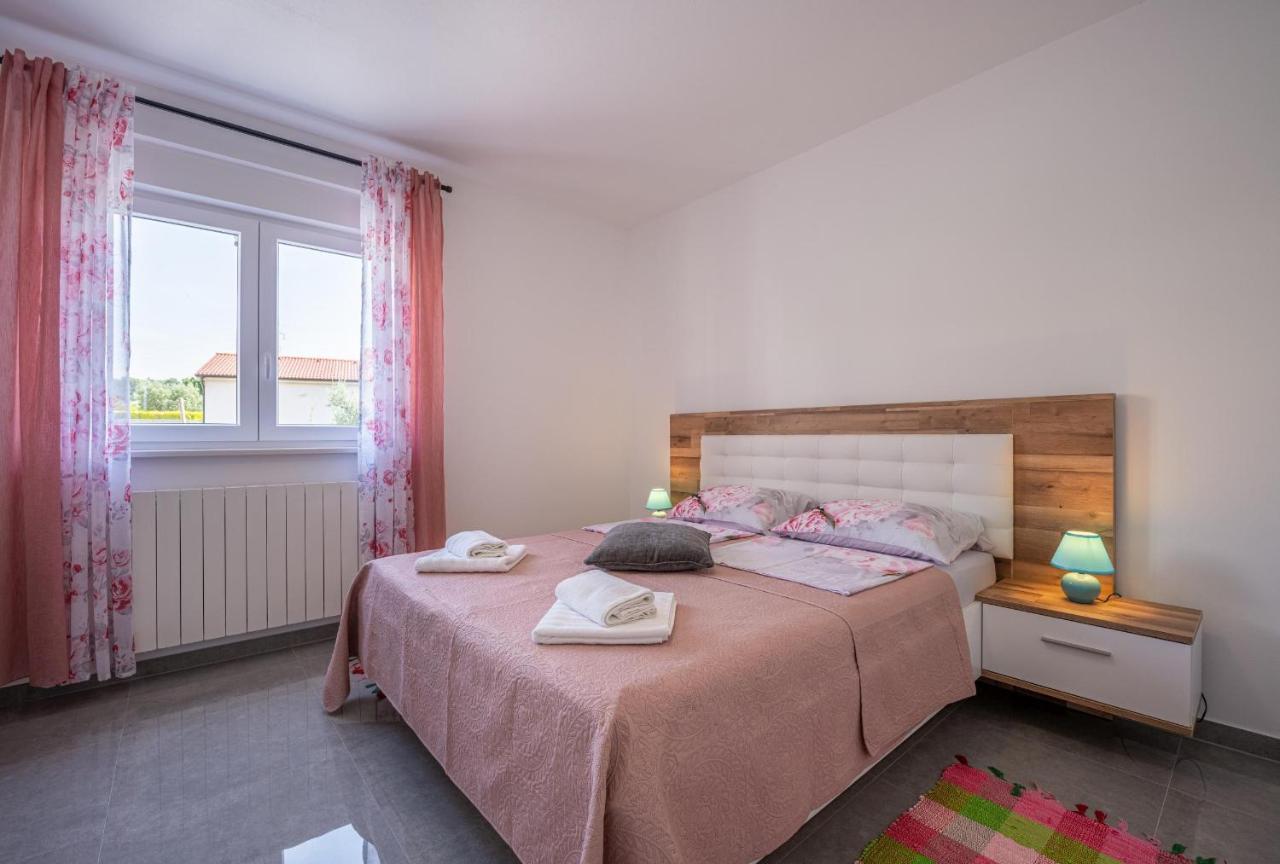 Domus Alba * Póla